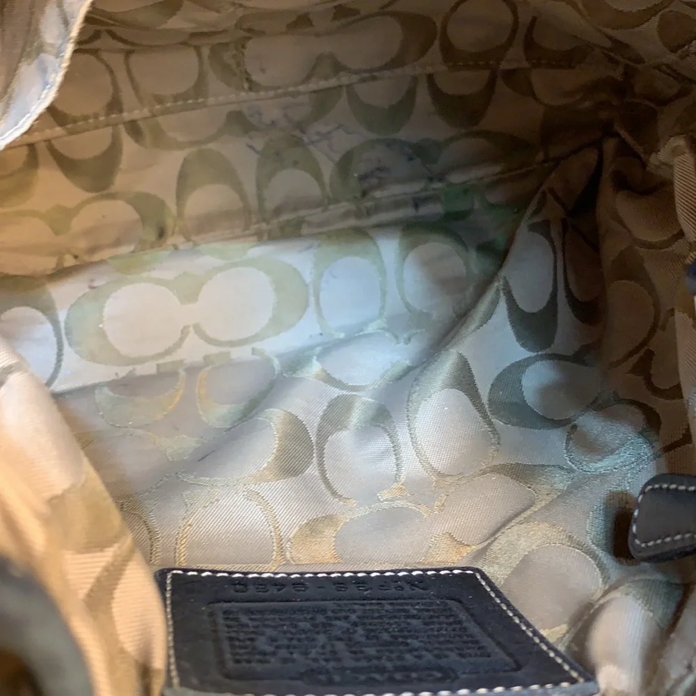 Coach vintage shoulder bag w/2 large compartments